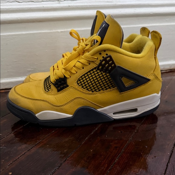 Jordan 4 lighting